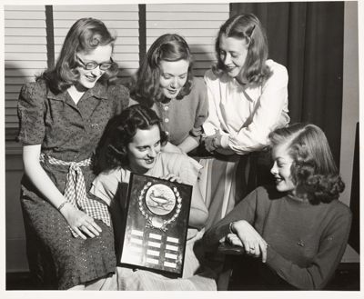 rulon, hackle, gessner, hoverson, and brady with plaque photograph, c. 1948 (image)