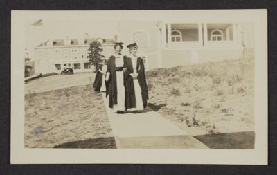 why, shollenberger, and lippincott outside at convention photograph, august 25-september 1, 1914 (image)