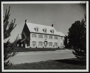 Upsilon Chapter House Photograph, Fall 1973