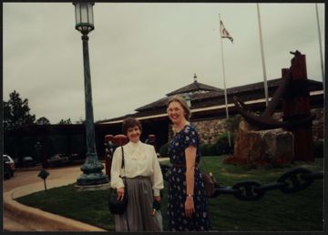 Two Birmingham-Tuscaloosa Alumnae Chapter Members Photograph