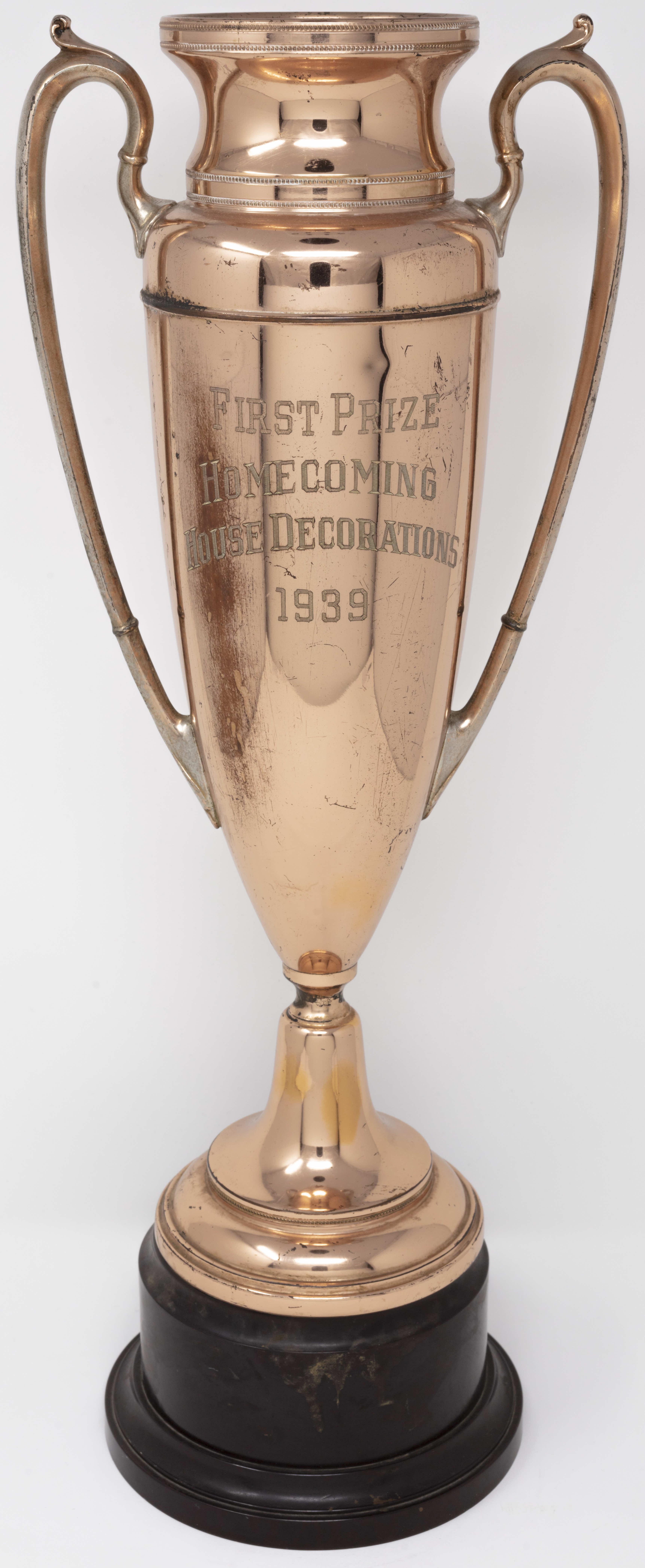 Beta Gamma Chapter Won Homecoming House Decoration Competition