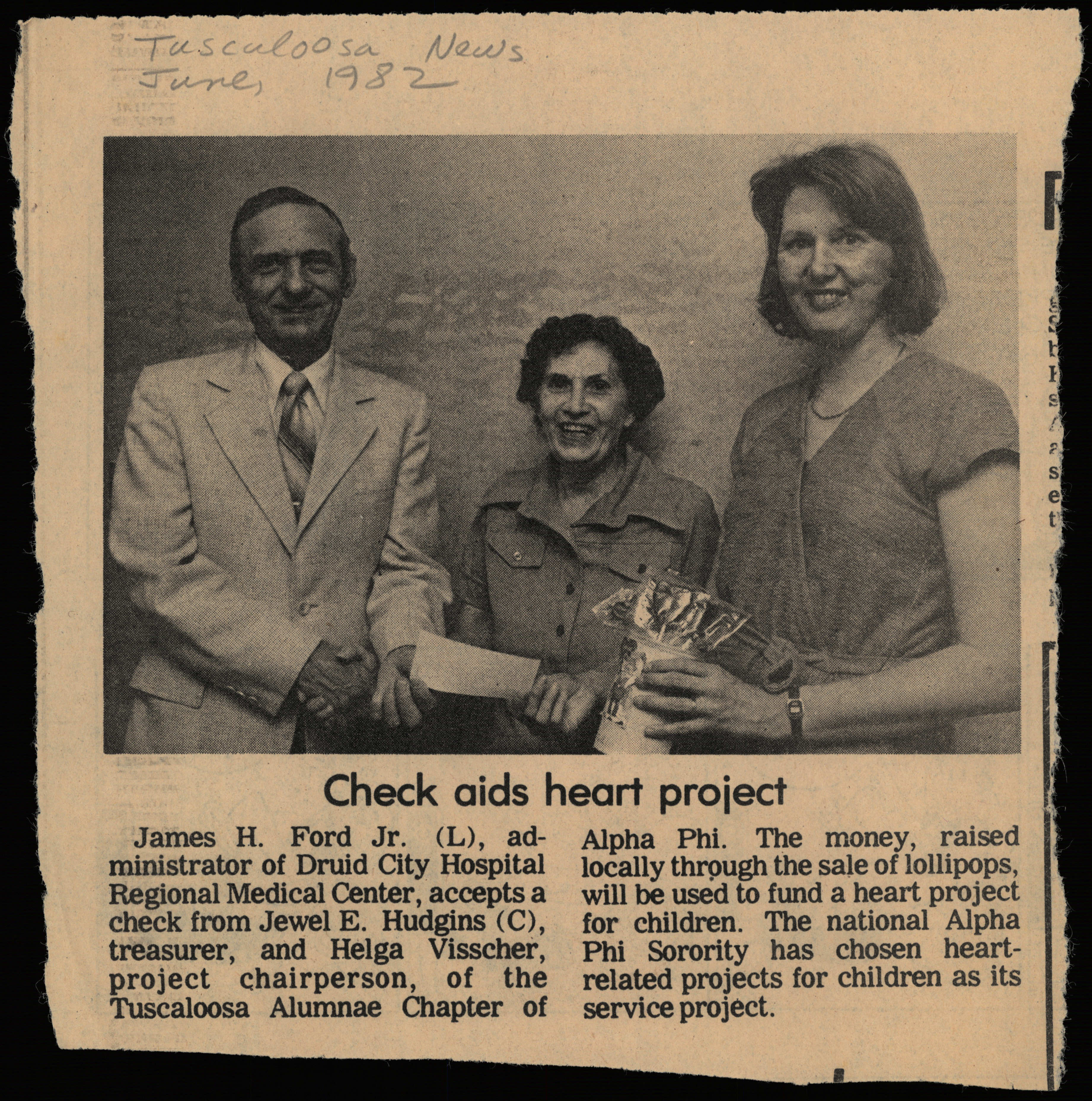 Tuscaloosa Alumnae Chapter Presented Check to Hospital