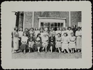 Unidentified Rho Chapter Collegiate and Alumnae Members Photograph, c. 1940s