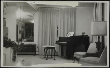 Delta Delta Chapter House Piano Photograph, 1970