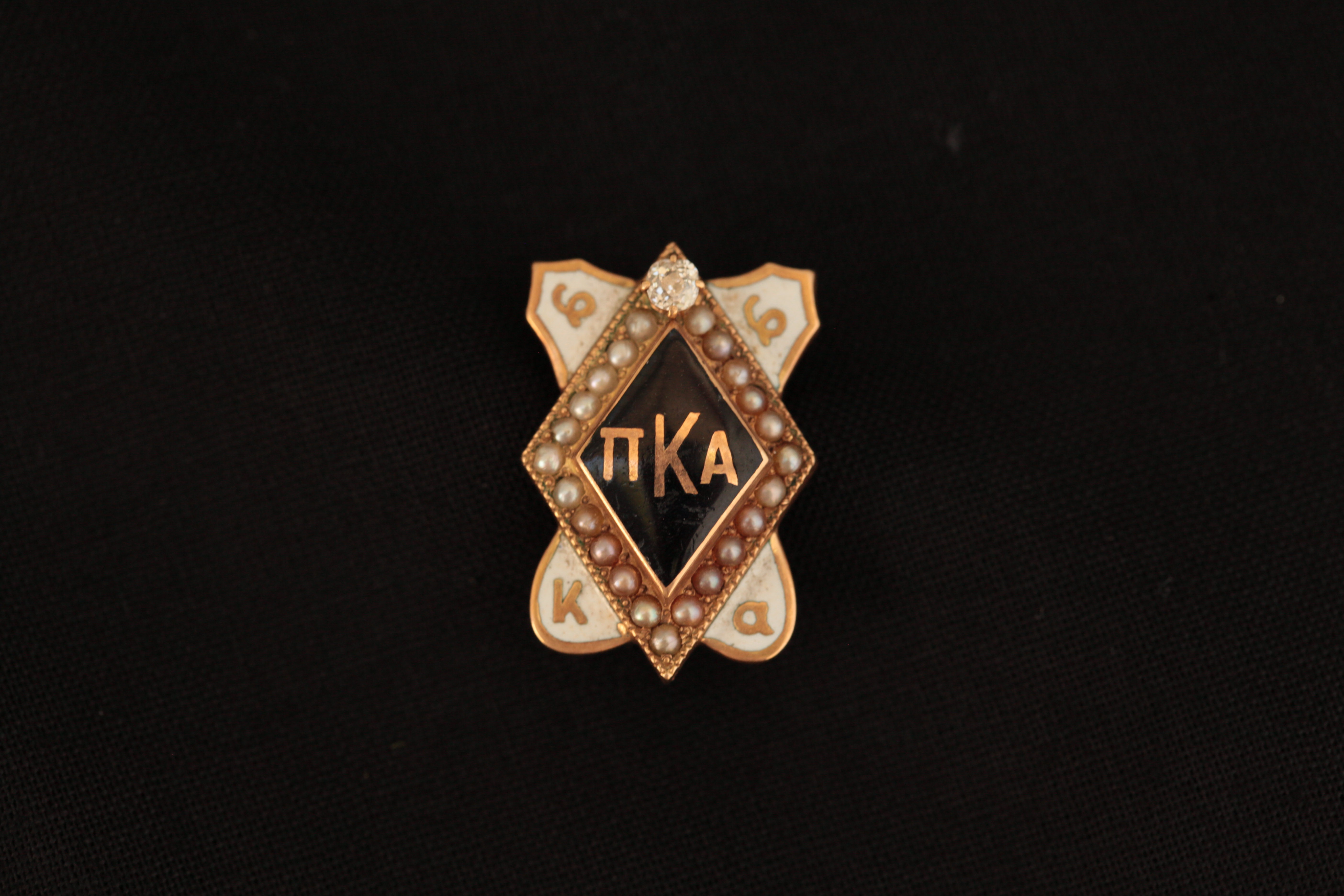 Unidentified Badge with Pearls and Diamond