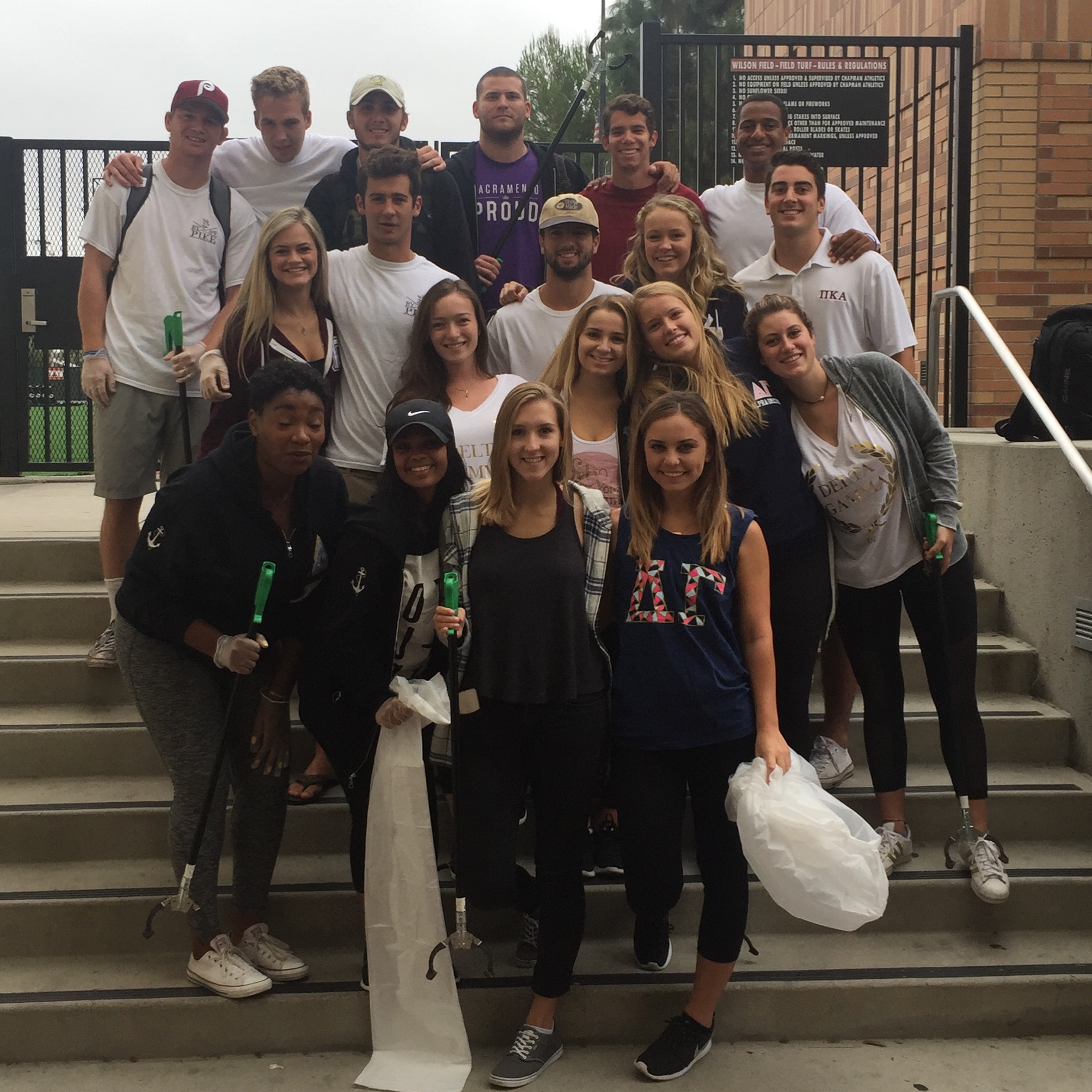 Theta Psi Chapter Members and Sorority Sisters Pick Up Trash Photograph