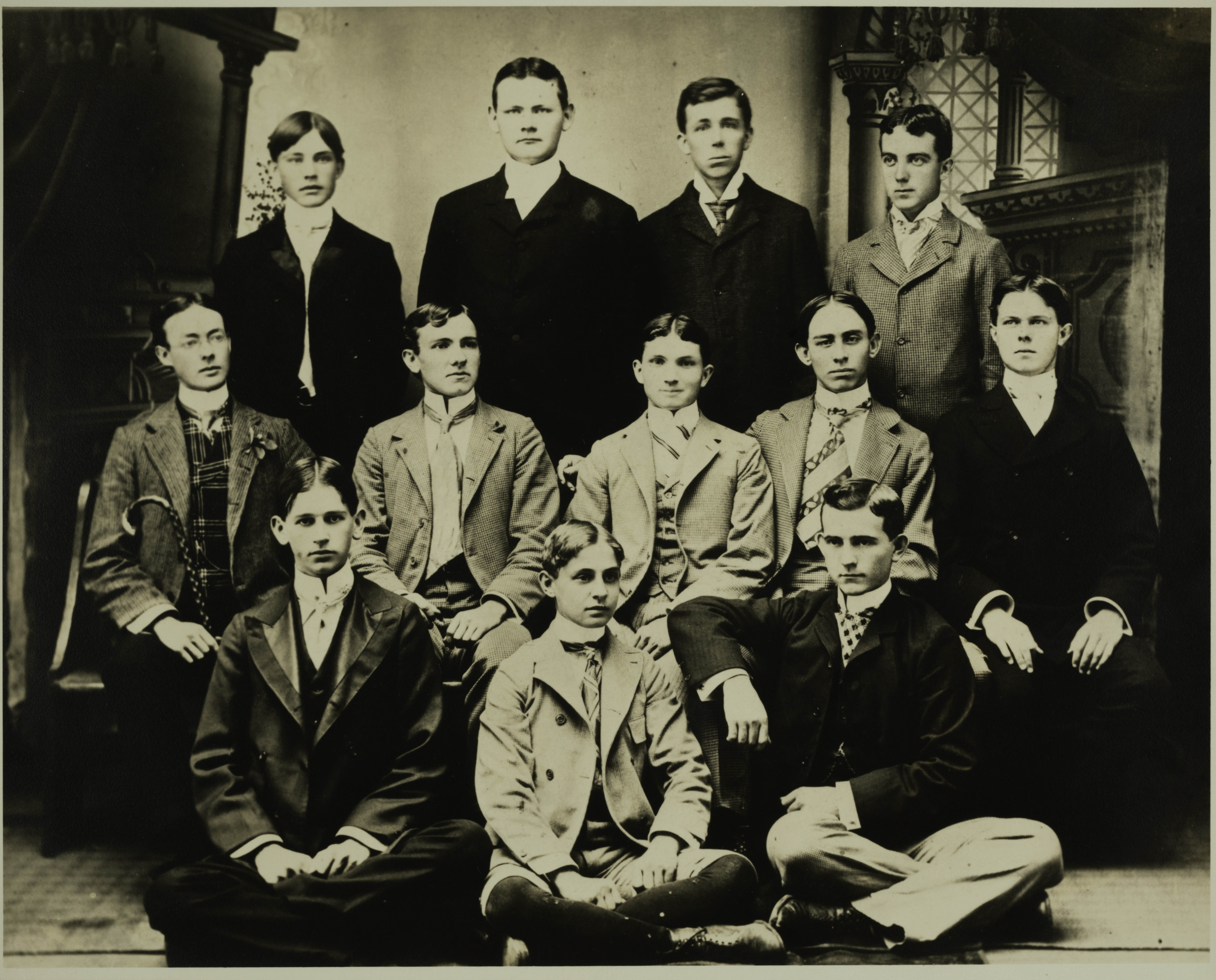 Psi Chapter Group Photograph, 1900