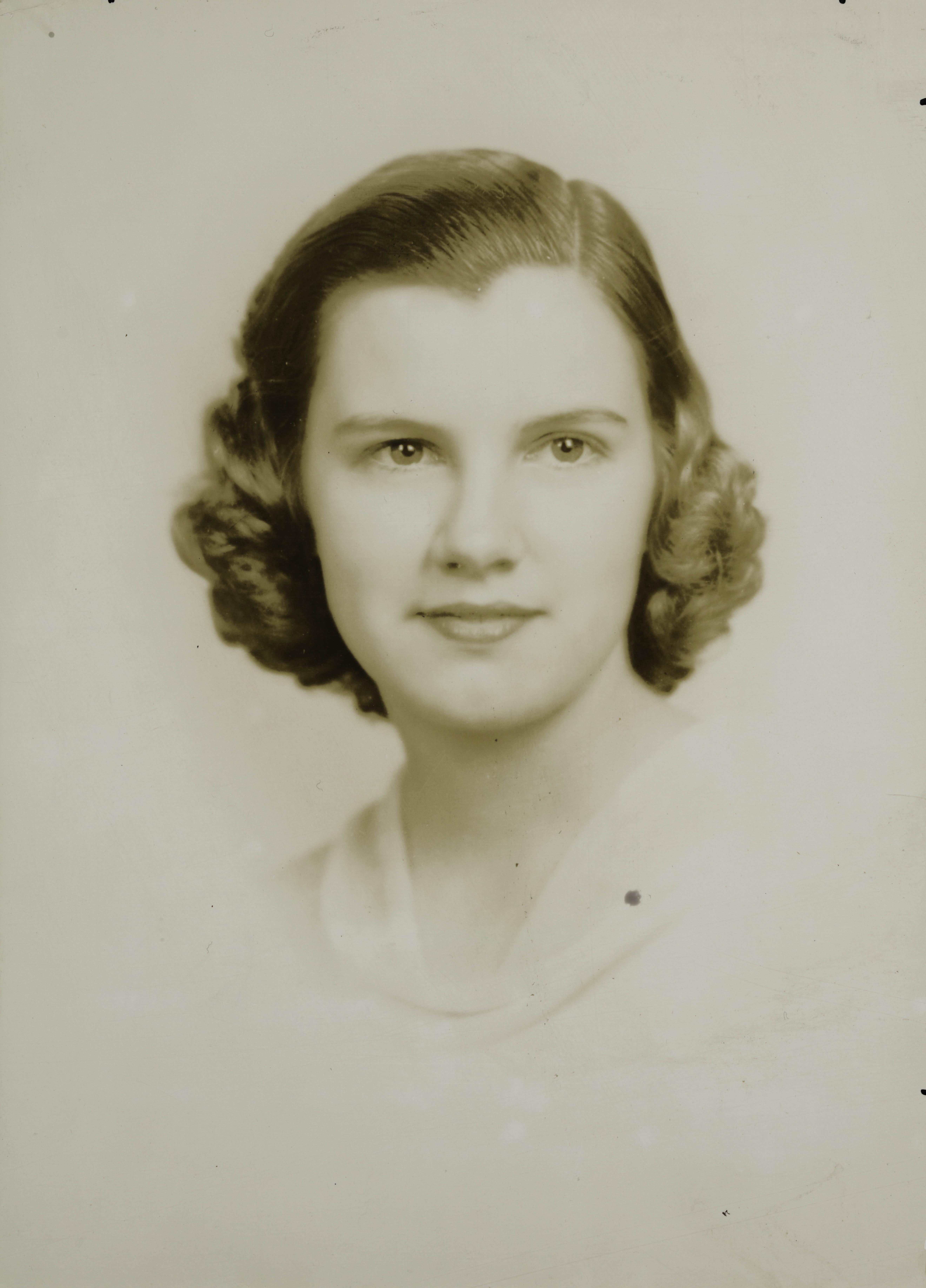 Elizabeth Halcomb Portrait Photograph