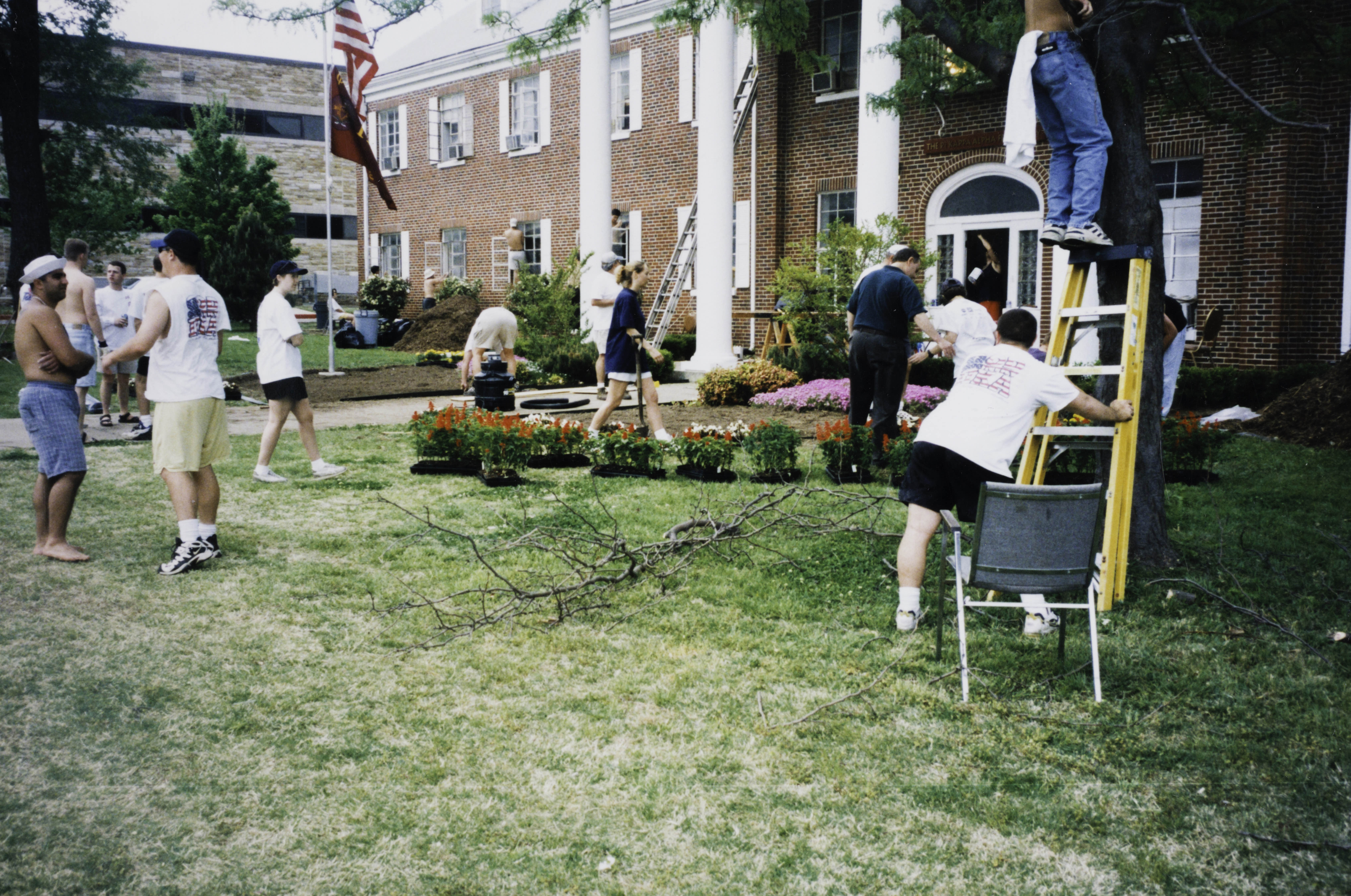 Gamma Upsilon Chapter Work Day Photograph, 2004