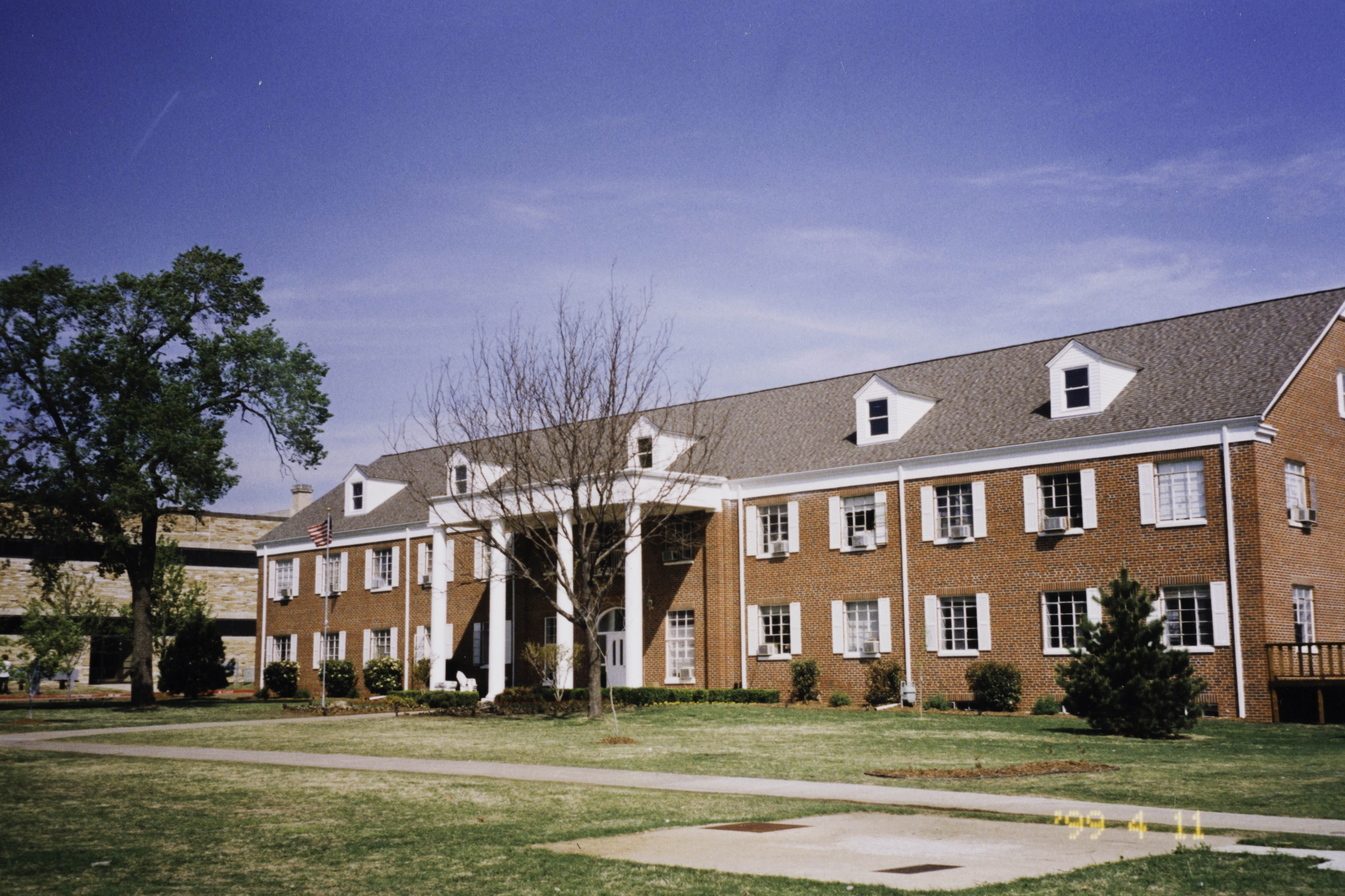 Side View of Gamma Upsilon Chapter House Photograph, April 11, 1999
