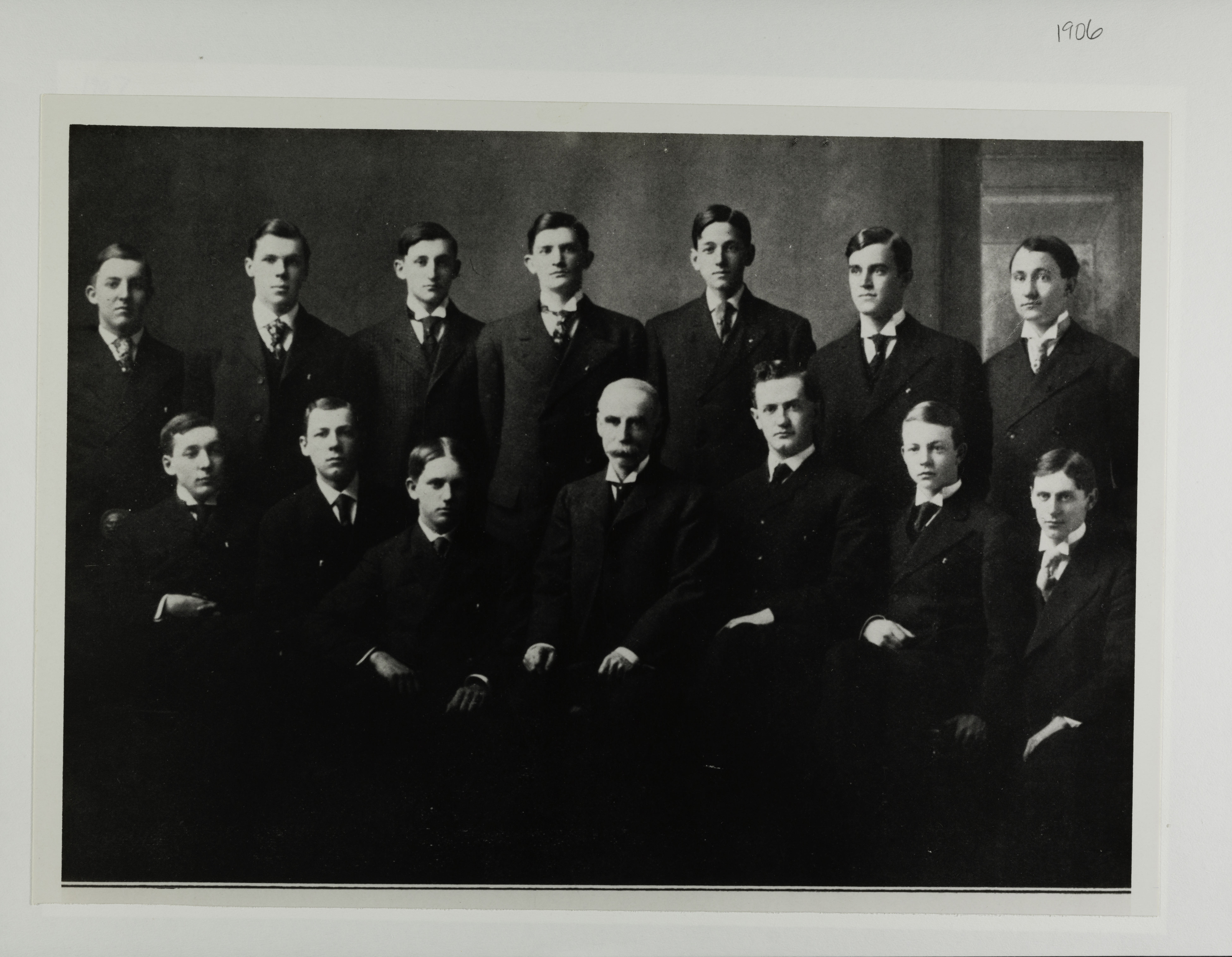 Zeta Chapter Group Photograph, 1906