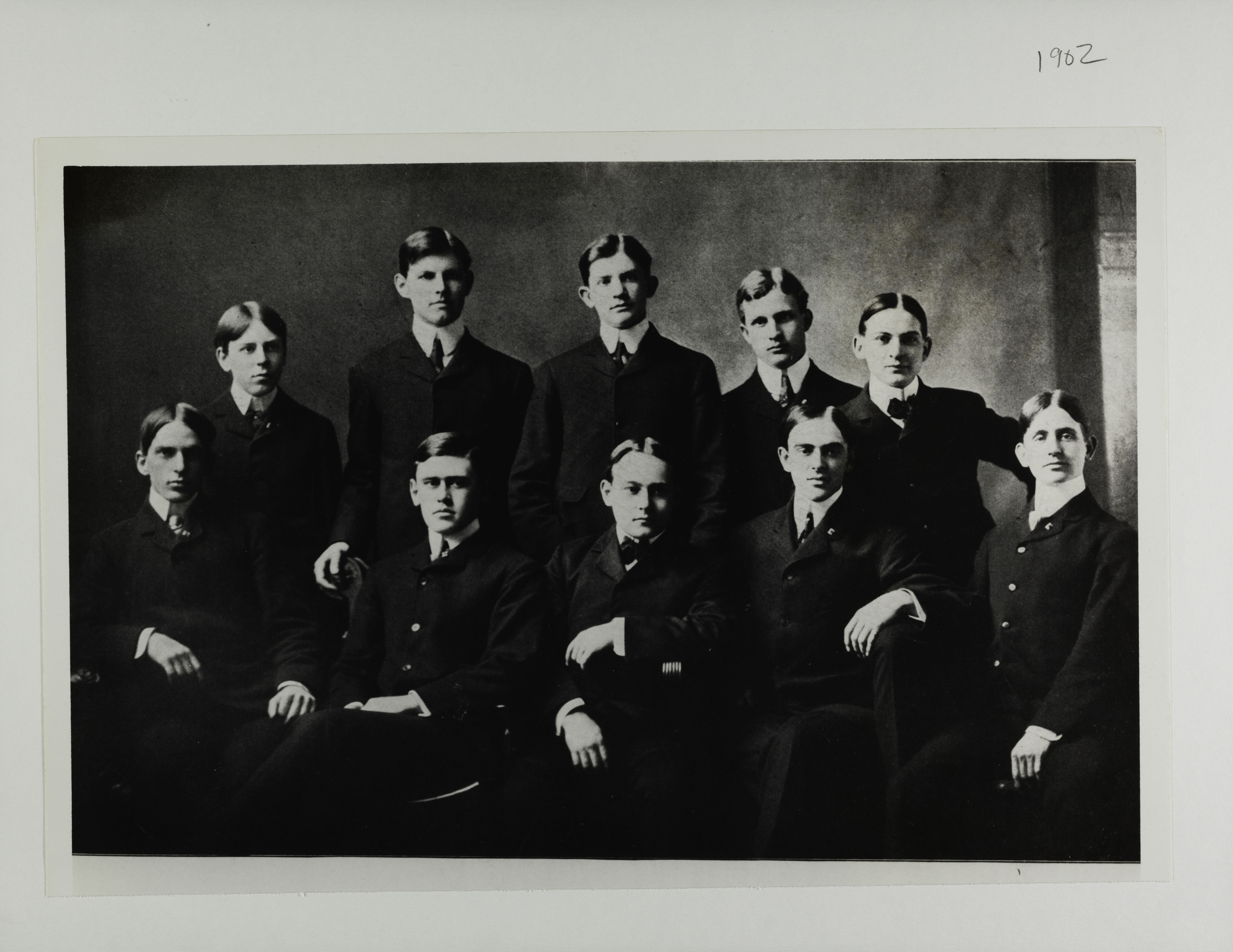 Zeta Chapter Group Photograph, 1902
