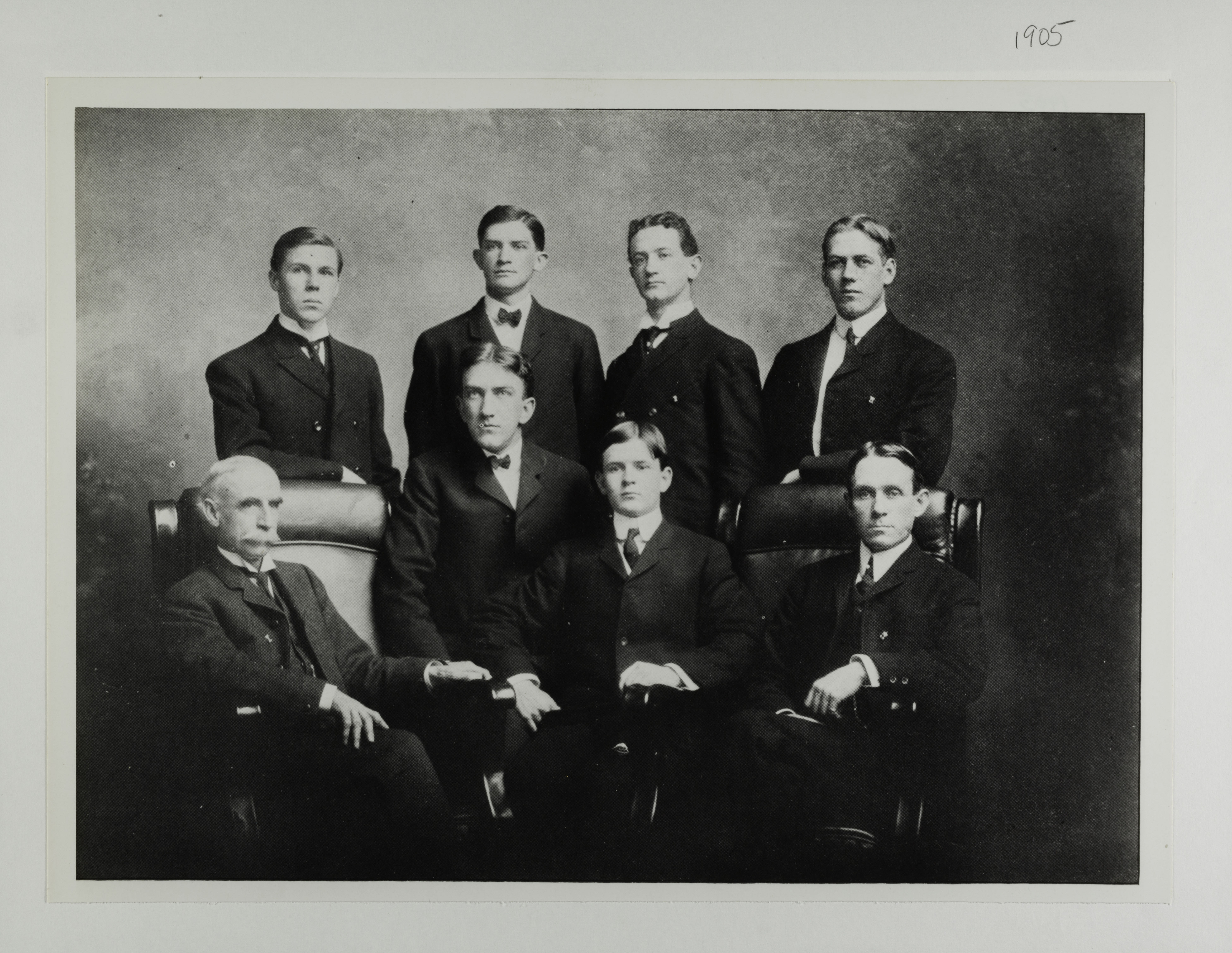 Zeta Chapter Group Photograph, 1905