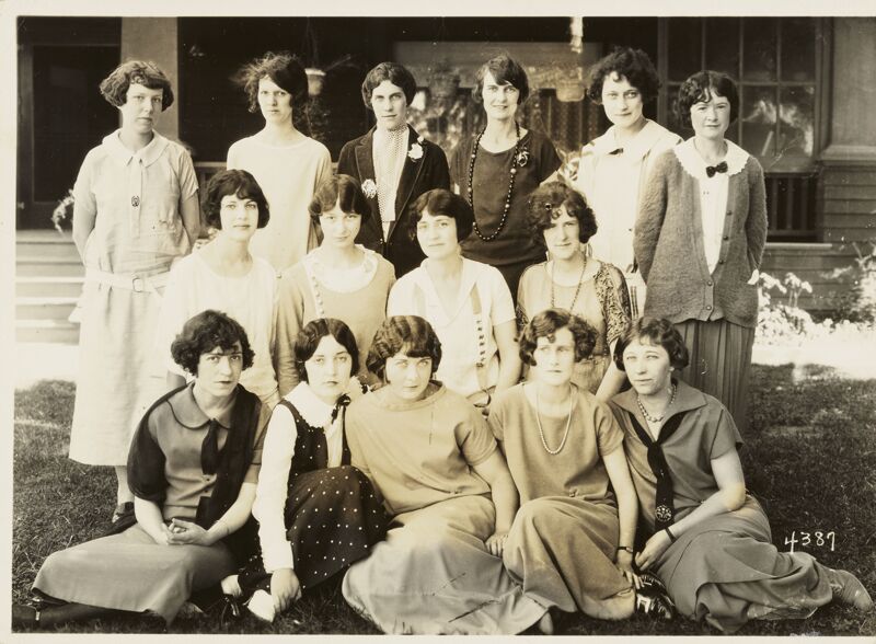 Iota Sigma Chapter Photograph, 1924 (Image)
