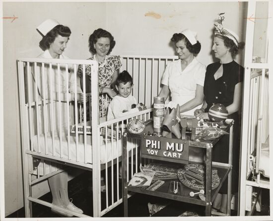 Lafayette Alumnae with Small Boy and Toy Cart Photograph, June 12, 1948 (image)