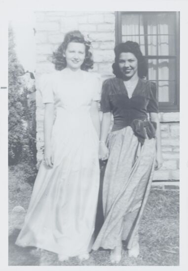 Dorothy Perkins and Gloria Busby Photograph, Fall 1943 (image)
