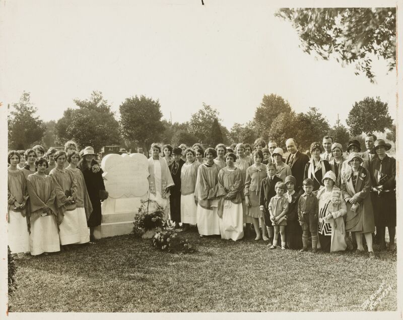 1928 Group at Mary DuPont Lines Memorial Photograph Image