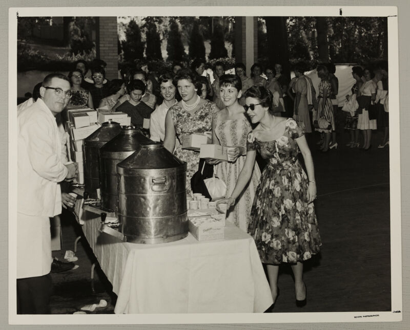 Phi Mus in Line for Picnic Supper at Municipal Theatre During Convention Photograph, June 25-30, 1960 (Image)