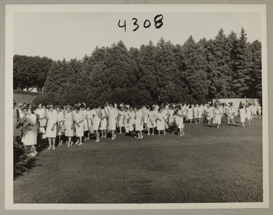 Phi Mus Gather for Convention Memorial Service Photograph, July 3-7, 1964 (image)