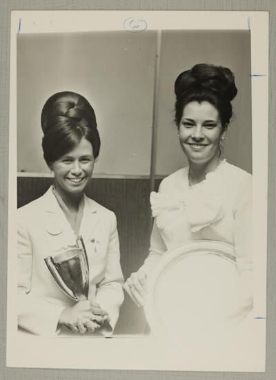 Collegiate Chapter Scholarship Award Winners Photograph, July 7-12, 1968 (image)