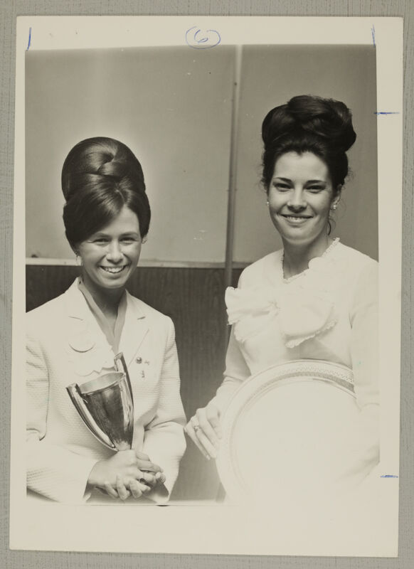 Collegiate Chapter Scholarship Award Winners Photograph, July 7-12, 1968 (Image)