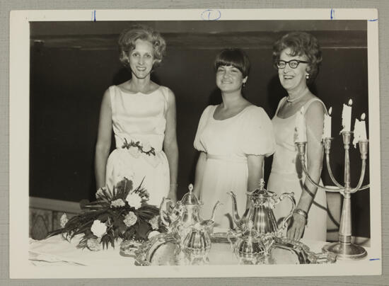 Bash, Boyer, and Isaacson With Outstanding Chapter Award Photograph, July 7-12, 1968 (image)