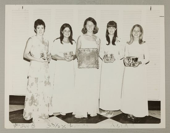 Collegiate Chapter Improvement Award Winners Photograph, July 5-10, 1970 (image)