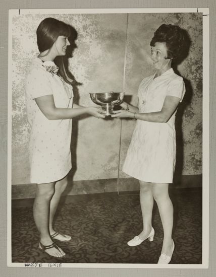 Jill Fleagle Receiving Lila May Chapman Award Photograph, July 5-10, 1970 (image)