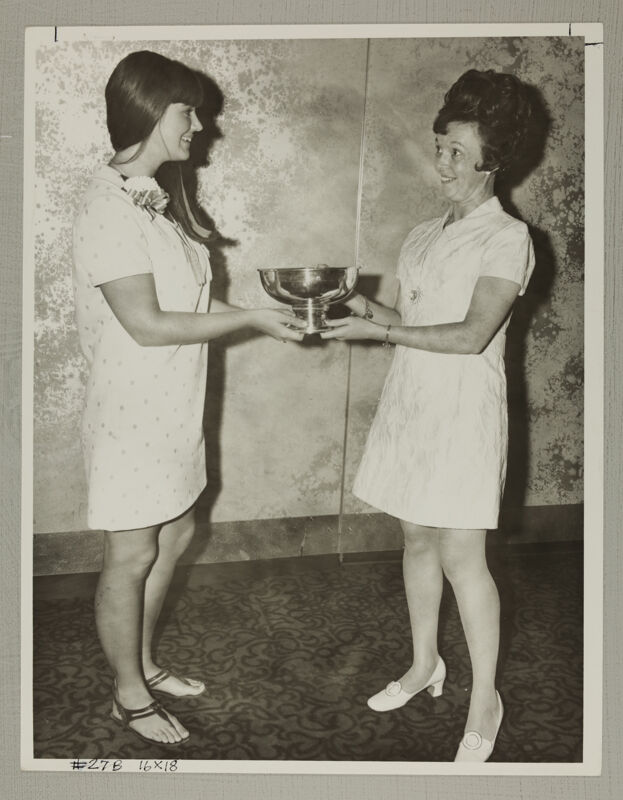 Jill Fleagle Receiving Lila May Chapman Award Photograph, July 5-10, 1970 (Image)