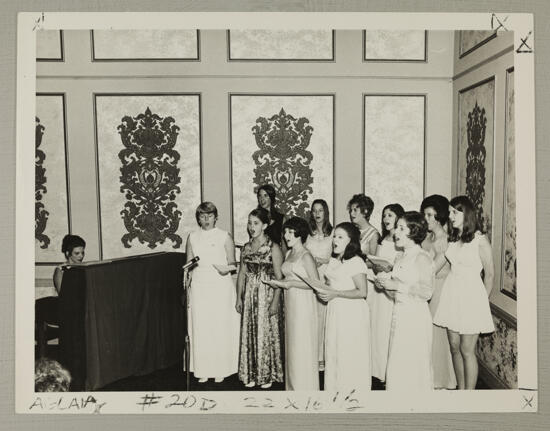 Convention Choir Photograph, July 5-10, 1970 (image)