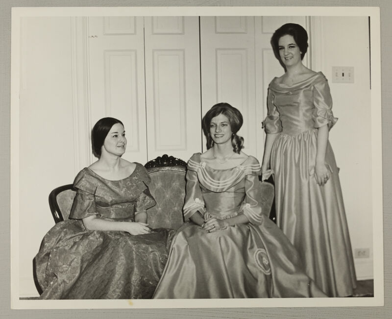 Dallas Alumnae Dressed as Founders Photograph 1, July 7-12, 1972 (Image)
