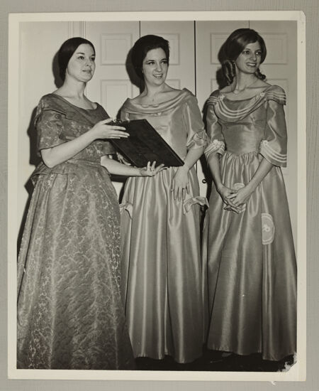 Dallas Alumnae Dressed as Founders Photograph 2, July 7-12, 1972 (image)