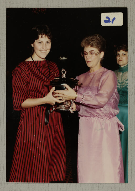 June 30-July 5 Linda Litter Presenting Award at Convention Photograph 1 Image