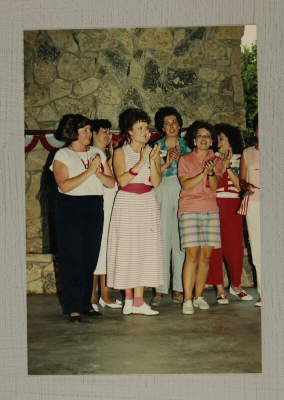 Phi Mus Applauding at Convention Picnic Photograph, July 6-10, 1986 (Image)