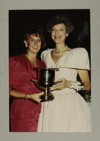 Pam Wadsworth and Kappa Epsilon Chapter Delegate with Ritual Award Photograph, July 6-9, 1990 (image)