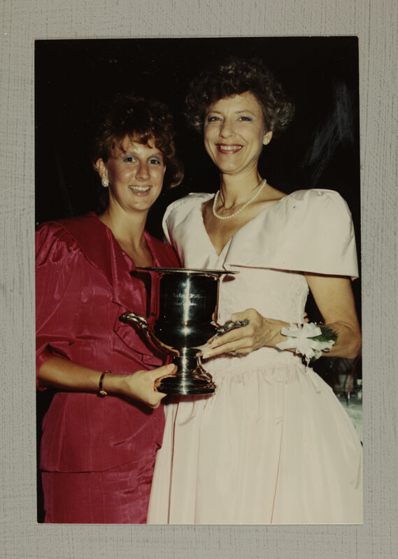 Pam Wadsworth and Kappa Epsilon Chapter Delegate with Ritual Award Photograph, July 6-9, 1990 (Image)