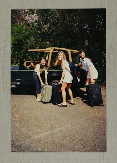 Phi Mus Unloading Luggage at Convention Photograph, July 1-4, 1994 (image)