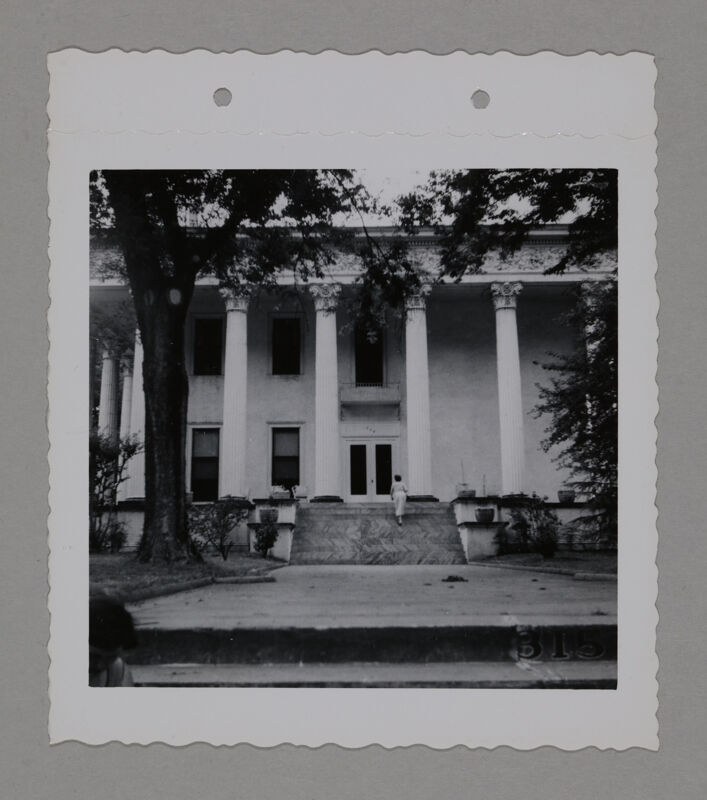 Phi Mu Outside Wesleyan College Building During Convention Photograph, June 23-28, 1952 (Image)