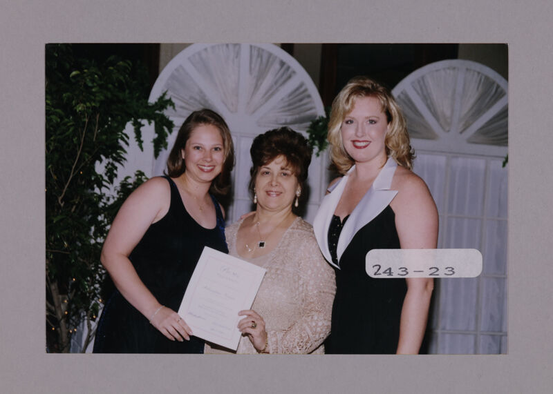 Arlington Alumnae Chapter Members and Mary Jane Johnson at Convention Photograph, July 7-10, 2000 (Image)