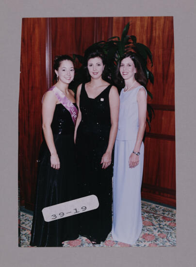 Susan Kendricks and Two Phi Mus at Convention Photograph, July 7-10, 2000 (image)