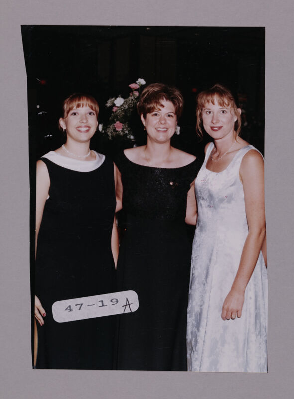 Zeta Gamma Chapter Members at Convention Photograph, July 7-10, 2000 (Image)
