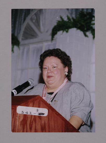 Anne Walker Speaking at Convention Photograph, July 7-10, 2000 (image)