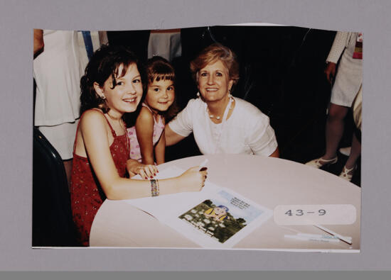 Unidentified Phi Mu with Children at Convention Photograph, July 7-10, 2000 (image)