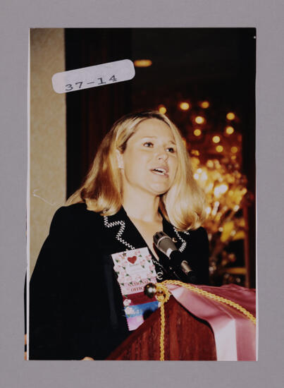 Susan Been Speaking at Convention Photograph, July 7-10, 2000 (image)