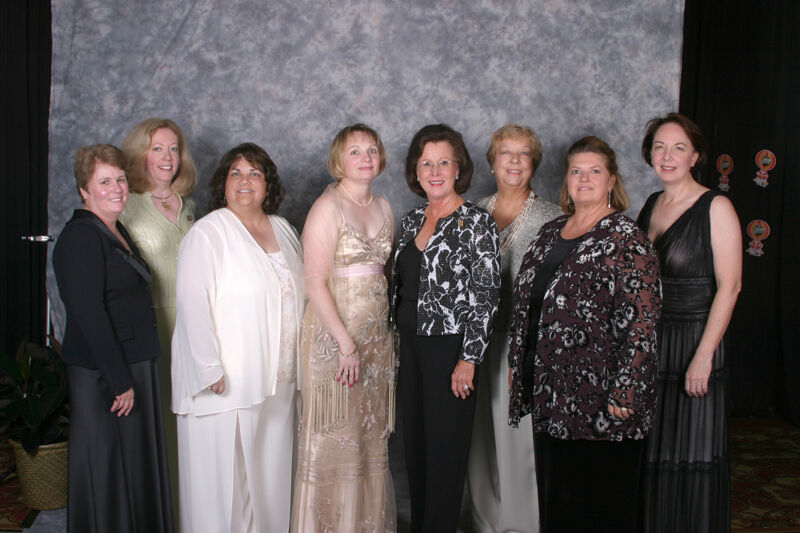 Incoming Phi Mu Foundation Officers Convention Portrait Photograph 1, July 2006 (Image)