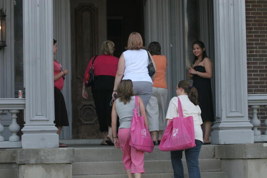 Phi Mus Entering Two Rivers Mansion for Convention Tour Photograph 1, July 2006 (image)