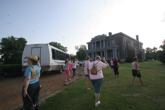 Phi Mus Arriving at Convention Mansion Tour Photograph 1, July 2006 (image)