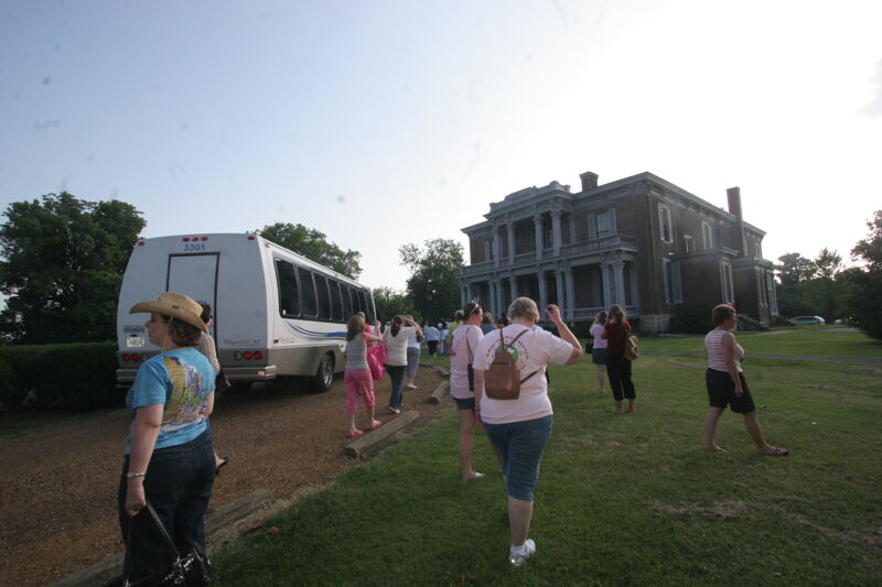 July 2006 Phi Mus Arriving at Convention Mansion Tour Photograph 1 Image