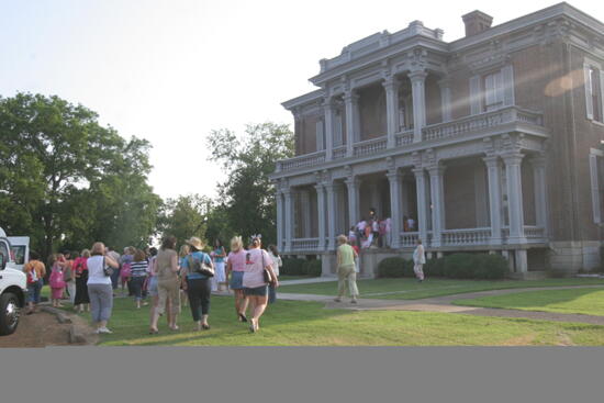 Phi Mus Arriving at Convention Mansion Tour Photograph 3, July 2006 (image)