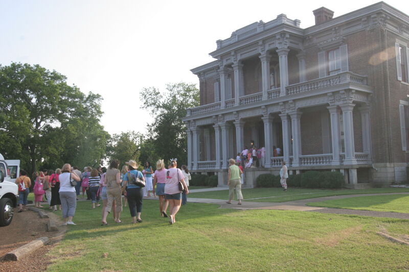 July 2006 Phi Mus Arriving at Convention Mansion Tour Photograph 3 Image